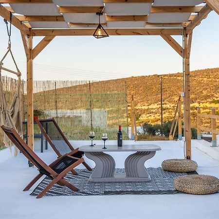 Milos Guesthouse Triovasalos ภายนอก รูปภาพ