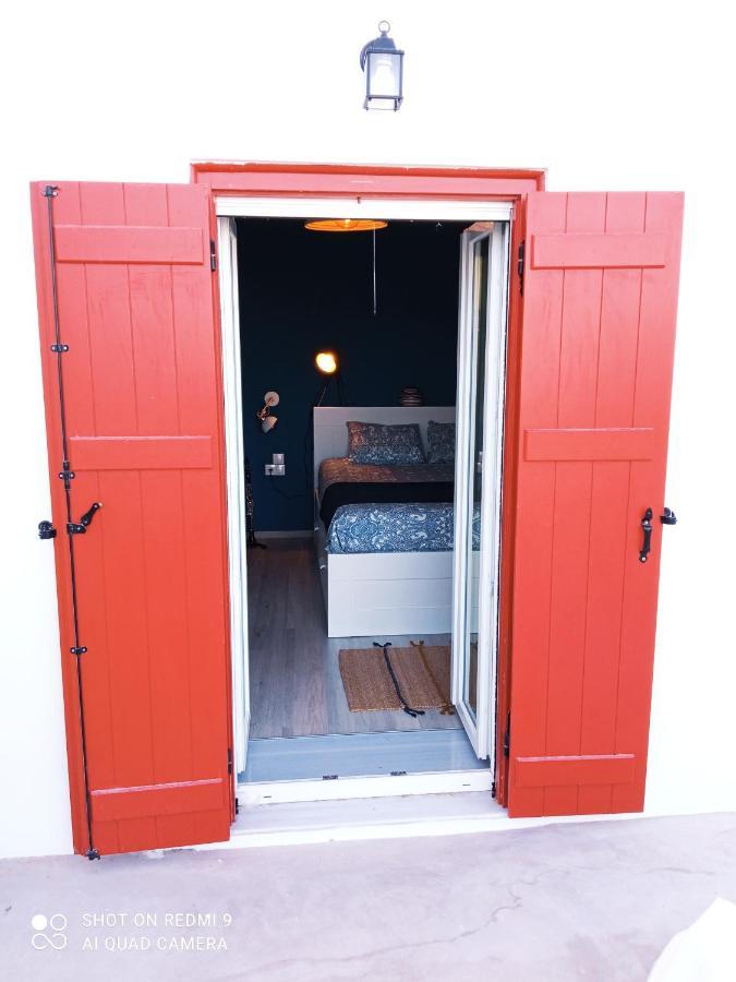 Milos Guesthouse Triovasalos ภายนอก รูปภาพ