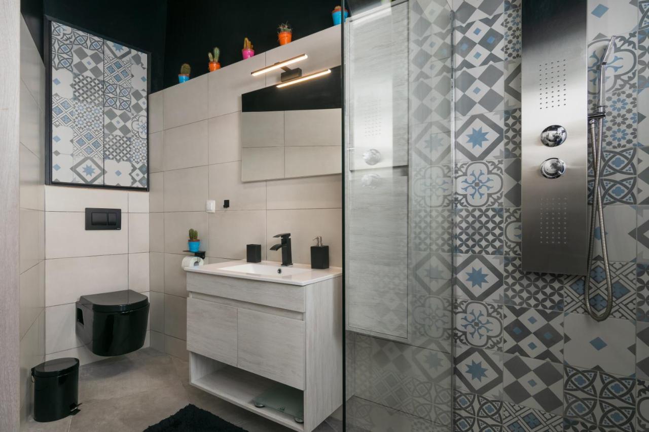 Milos Guesthouse Triovasalos ภายนอก รูปภาพ