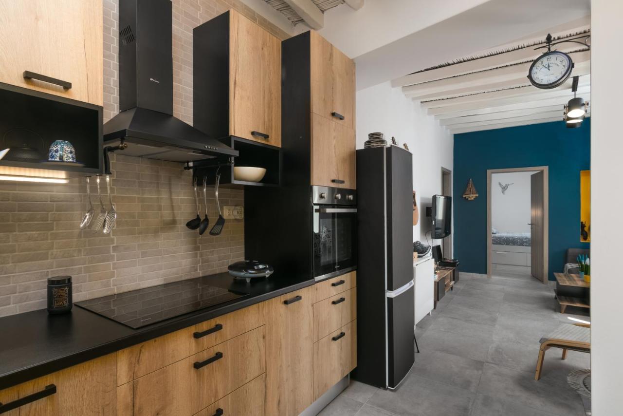 Milos Guesthouse Triovasalos ภายนอก รูปภาพ