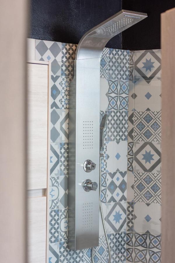 Milos Guesthouse Triovasalos ภายนอก รูปภาพ
