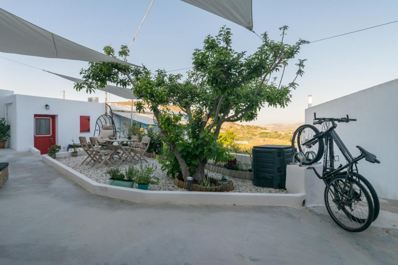 Milos Guesthouse Triovasalos ภายนอก รูปภาพ